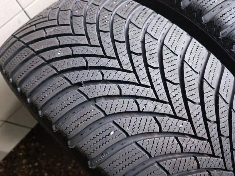 Semperit 245/45 R19 Zimska