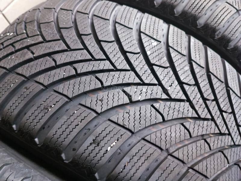 Semperit 245/45 R19 Zimska