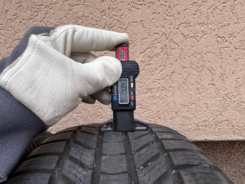 Continental 215/50 R18 Zimska