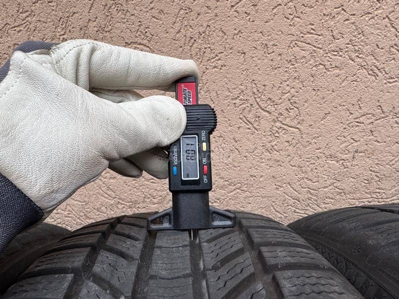 Continental 215/50 R18 Zimska