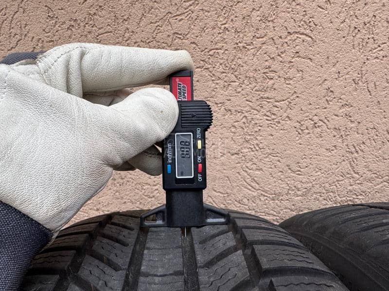 Continental 215/50 R18 Zimska