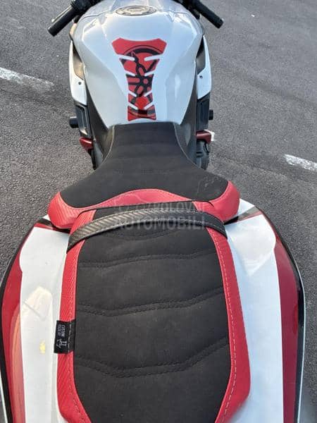 Yamaha R1