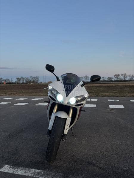 Yamaha R1