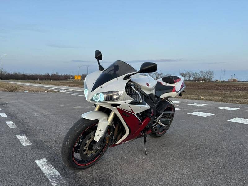 Yamaha R1