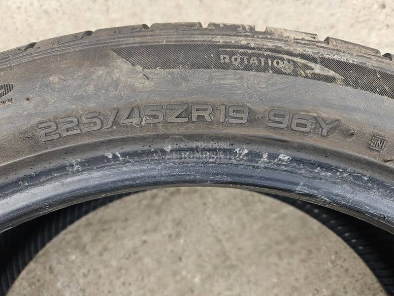 Hankook 225/45 R19 Letnja