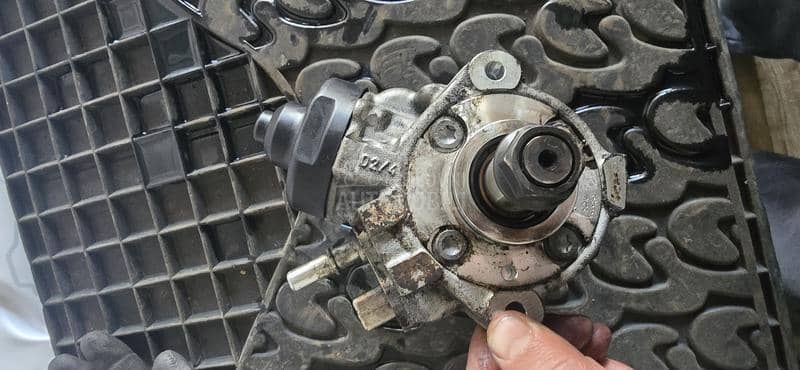 bosch pumpa 33100-2F000