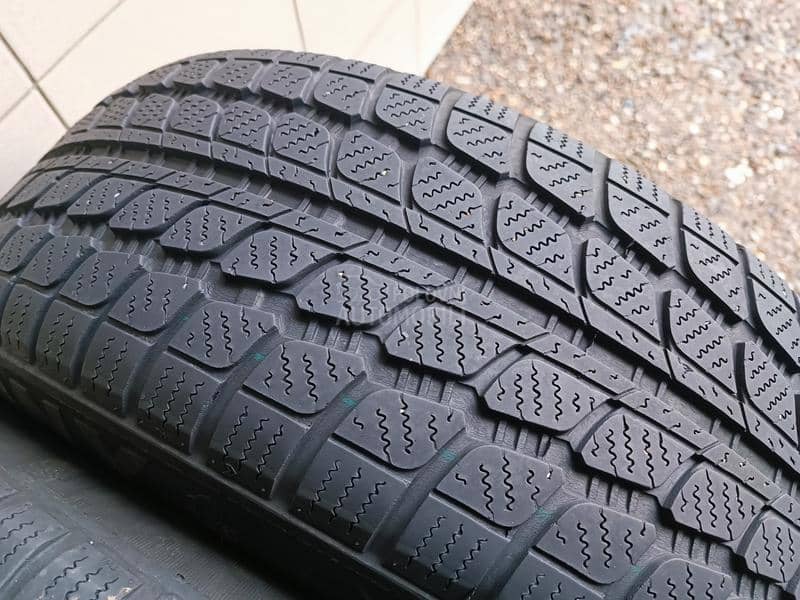 Syron 215/65 R16 Zimska