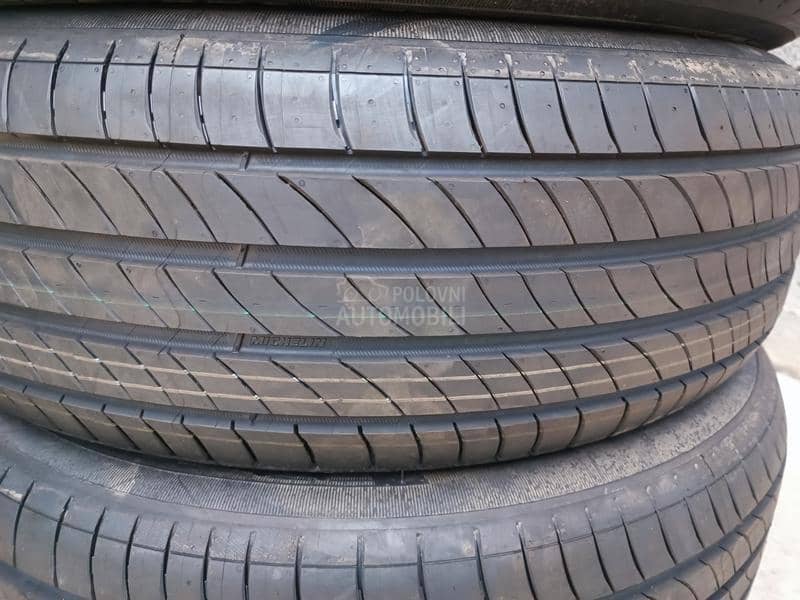 Michelin 215/65 R17 Letnja
