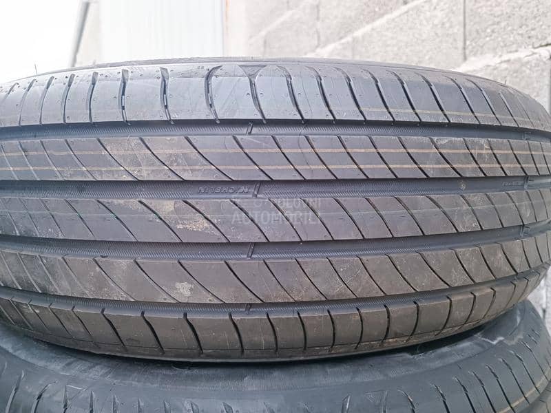 Michelin 215/65 R17 Letnja