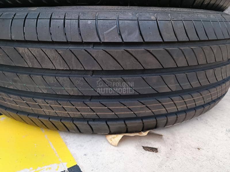 Michelin 215/65 R17 Letnja