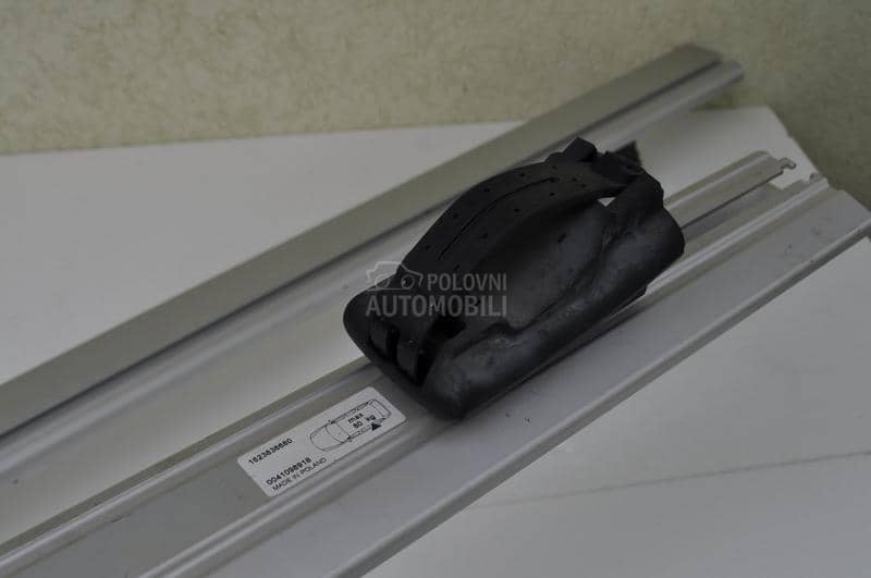 Thule alu auto krovni nosaci za karavan, dzip, kombi 150 cm