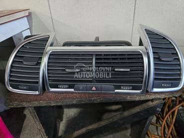 Ventilacione rešetke na tabli za Audi Q7 od 2006. do 2012. god.