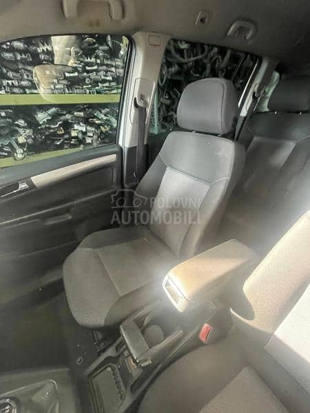 Opel Zafira 1.7cdt 2011. god. -  kompletan auto u delovima