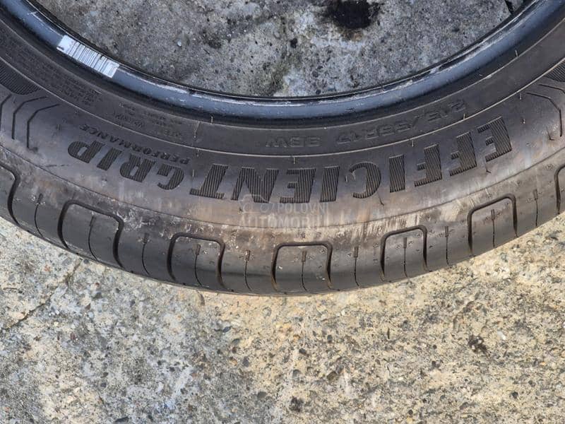 Bridgestone 215/55 R17 Letnja