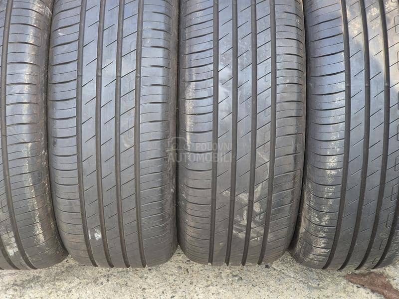 Bridgestone 215/55 R17 Letnja