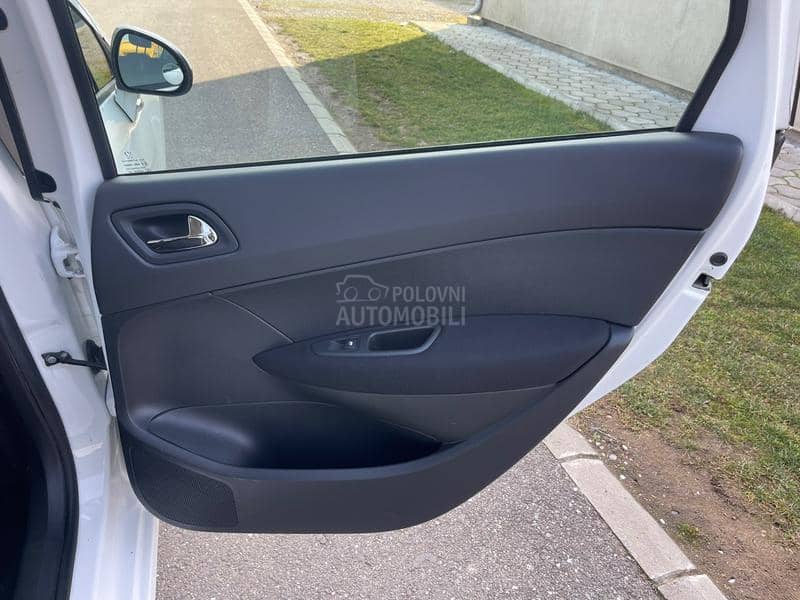 Peugeot 308 N e m a c k a