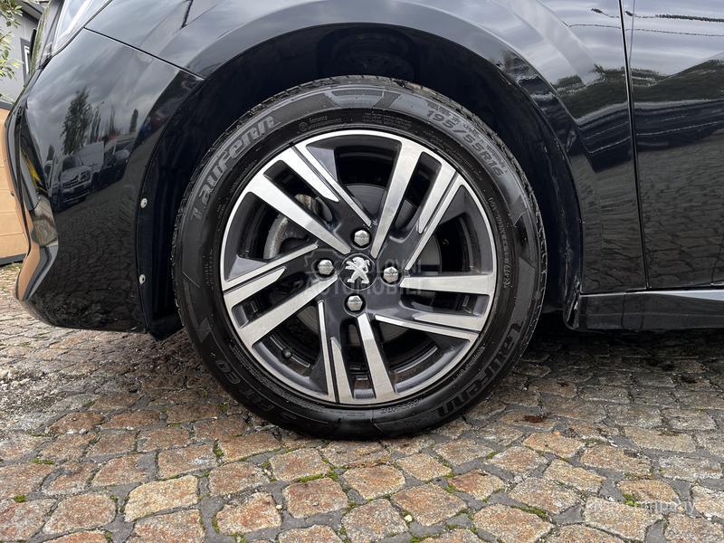 Peugeot 208 1.2 Allure/Virtual3D