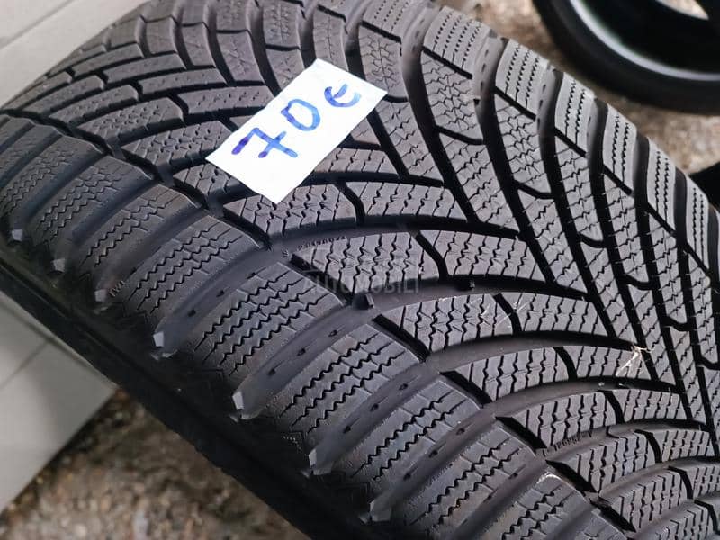 Semperit 235/40 R19 Zimska