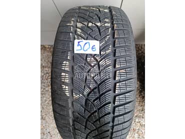 Goodyear 235/45 R17 Zimska