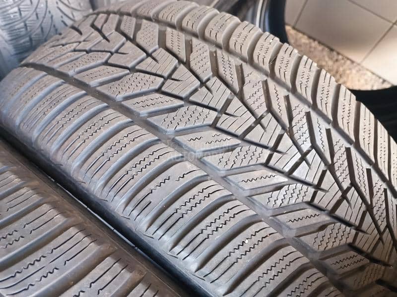 Hankook 255/45 R20 Zimska