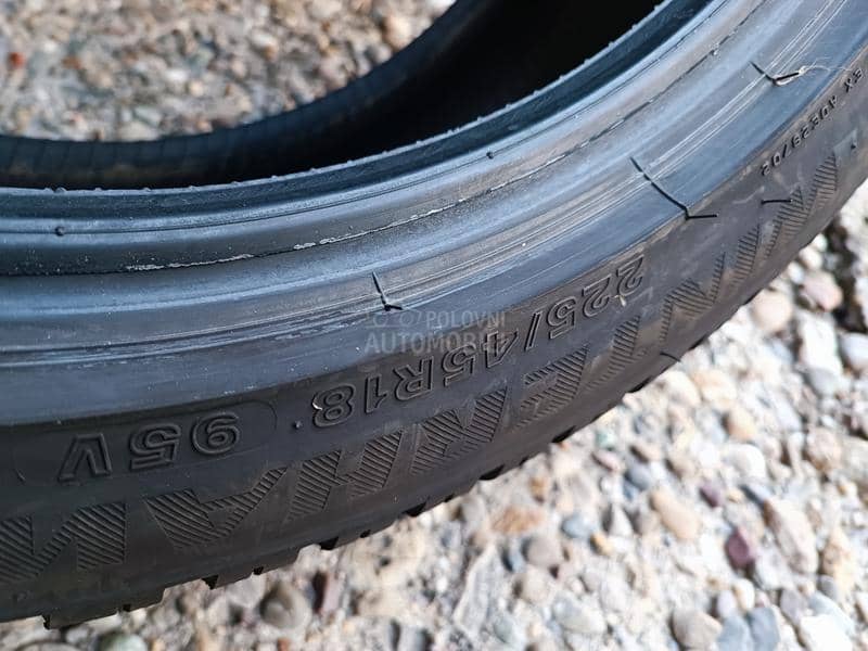 Firestone 225/45 R18 Zimska