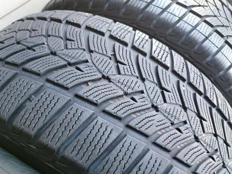 Goodyear 235/60 R17 Zimska