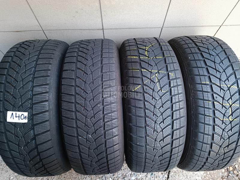 Goodyear 235/60 R17 Zimska