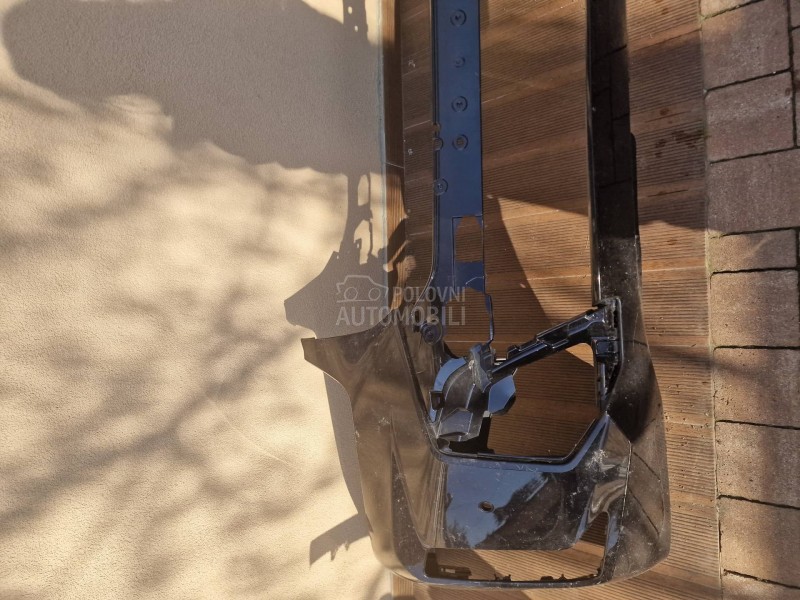 Prednji branik G05 M