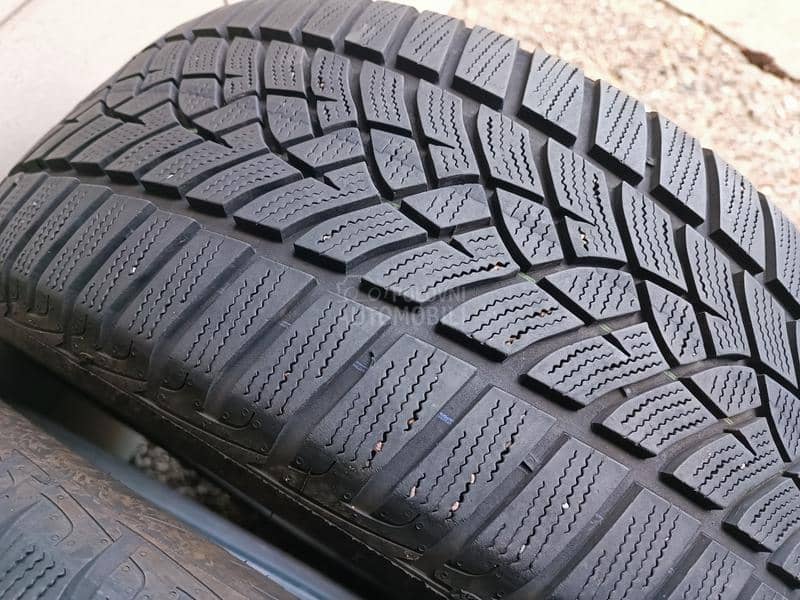 Goodyear 225/50 R17 Zimska