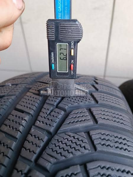 Hankook 235/60 R18 Zimska