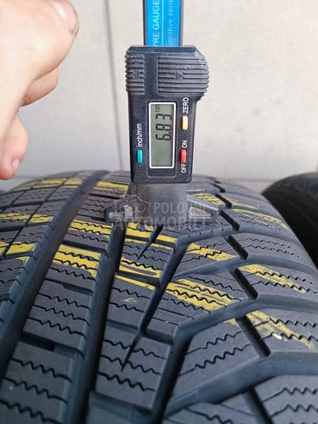 Hankook 235/60 R18 Zimska