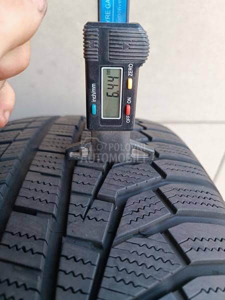Hankook 235/60 R18 Zimska