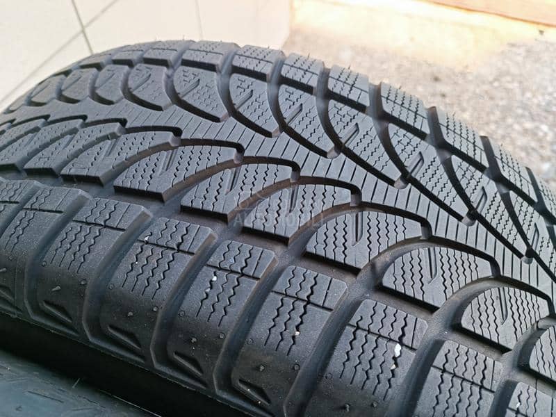 Bridgestone 235/60 R18 Zimska