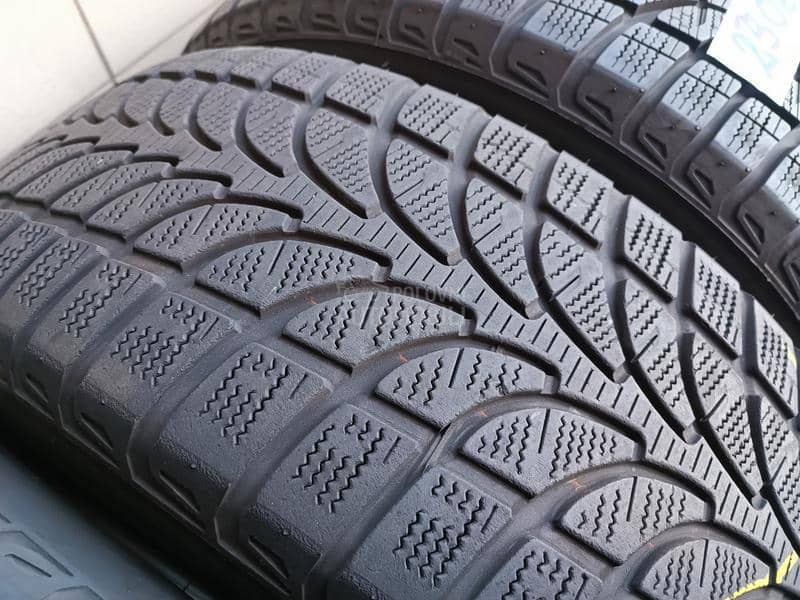 Bridgestone 235/60 R18 Zimska