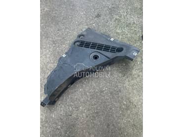Plasticni deo desnog potkrila za Audi A7 od 2017. do 2025. god.