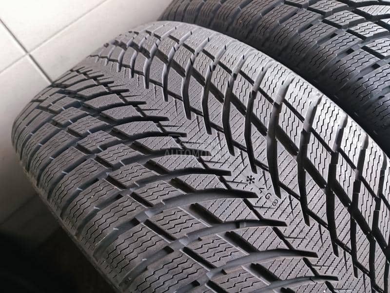 Nokian 245/35 R20 Zimska
