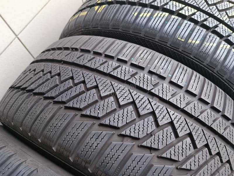 Continental 235/45 R18 Zimska