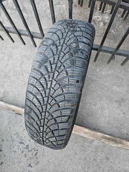 Goodyear 185/60 R15 Zimska