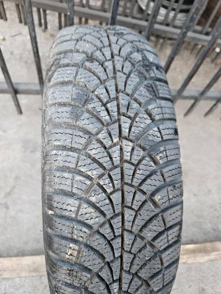 Goodyear 185/60 R15 Zimska