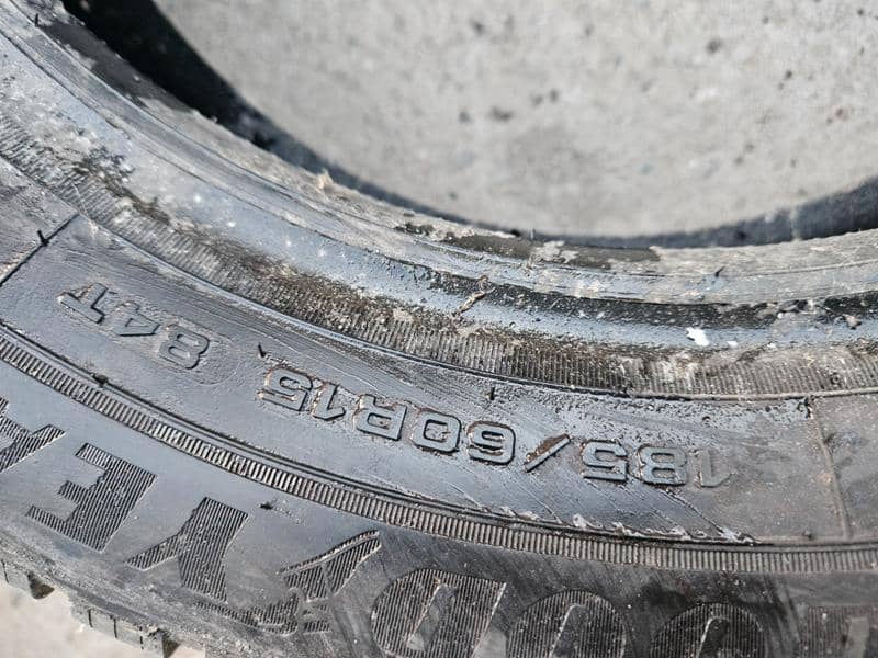 Goodyear 185/60 R15 Zimska