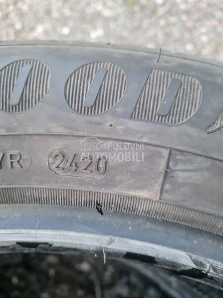 Goodyear 215/55 R17 Letnja