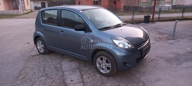 Daihatsu Sirion 1000 b 2009. god. -  kompletan auto u delovima