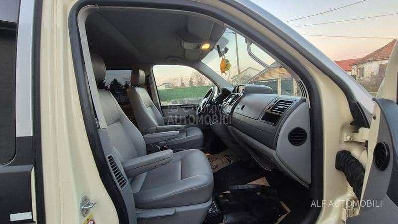 Volkswagen Transporter T5 2.5 TDI CARAVELA