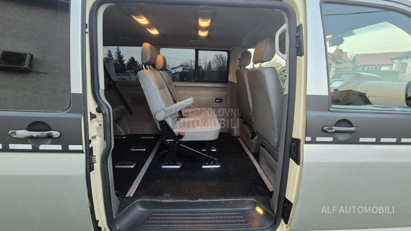 Volkswagen Transporter T5 2.5 TDI CARAVELA