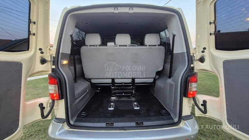Volkswagen Transporter T5 2.5 TDI CARAVELA