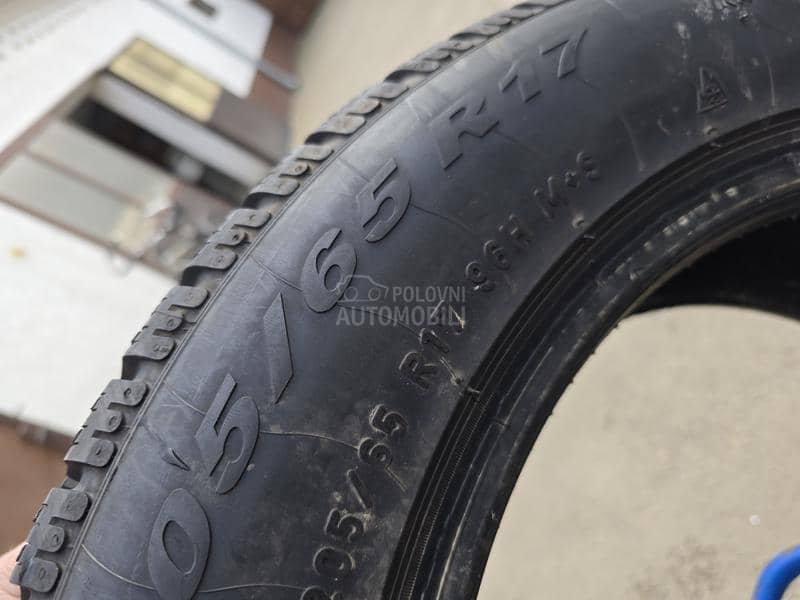Pirelli 205/65 R17 Zimska