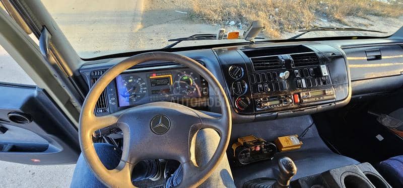 Mercedes Benz 1823