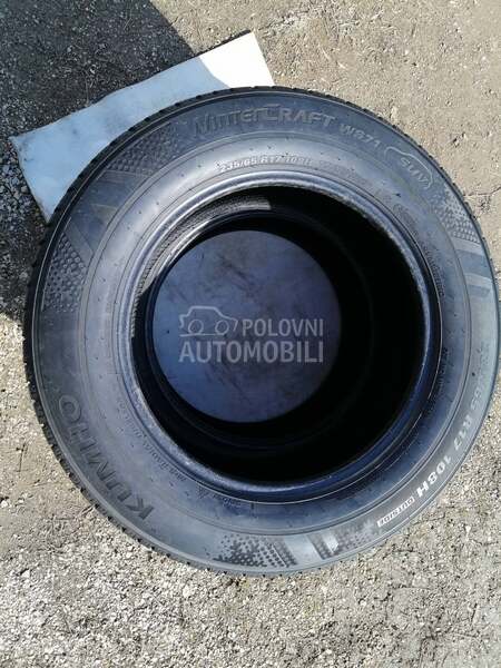 Kumho 235/65 R17 Zimska