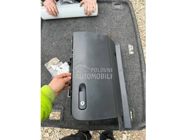 Kaseta za Volkswagen Touareg od 2010. do 2017. god.