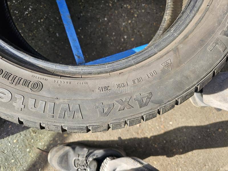 Continental 215/60 R17 Zimska